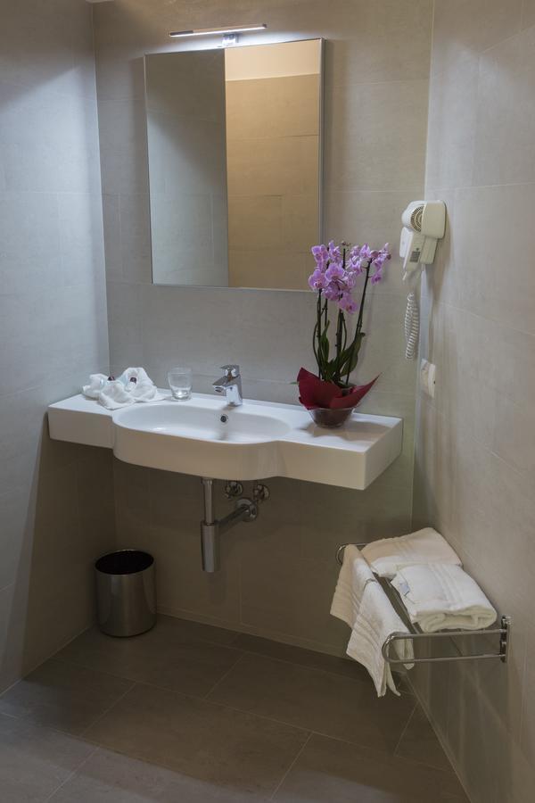 Alma Living Hotel- Al Girarrosto Venzone Εξωτερικό φωτογραφία